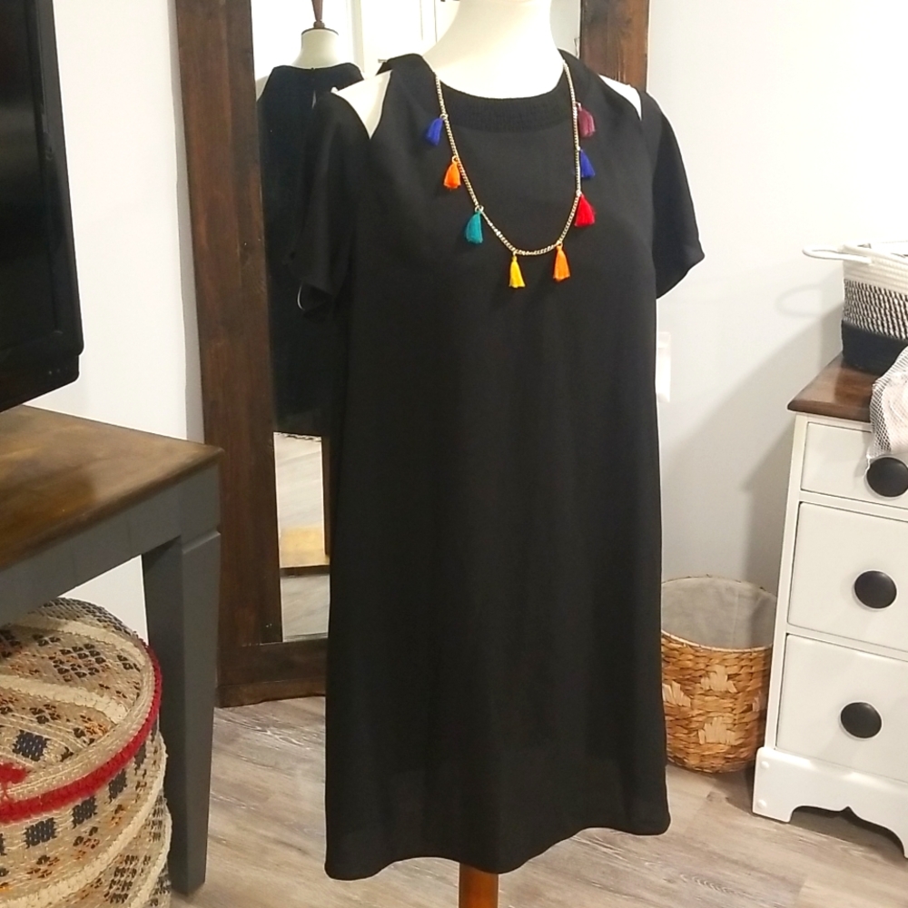 NWT Thalia Sodi black cold shoulder dress, size Medium, with detachable necklace